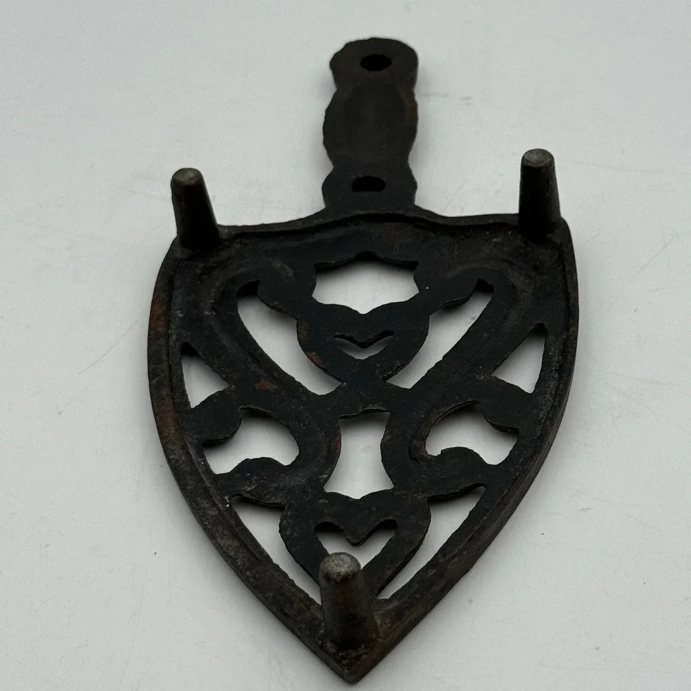 Vintage Cast Iron Heart Trivet Sad Iron Stand Rustic Farmhouse Decor Black